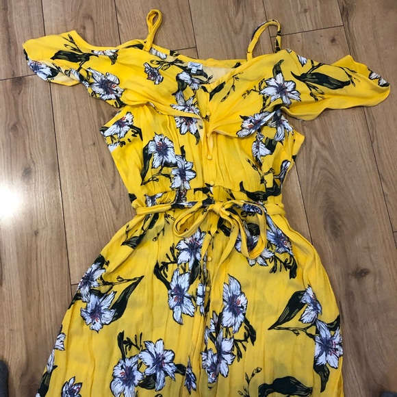⭐️HOST PICK⭐️Yellow Cold Shoulder Dress